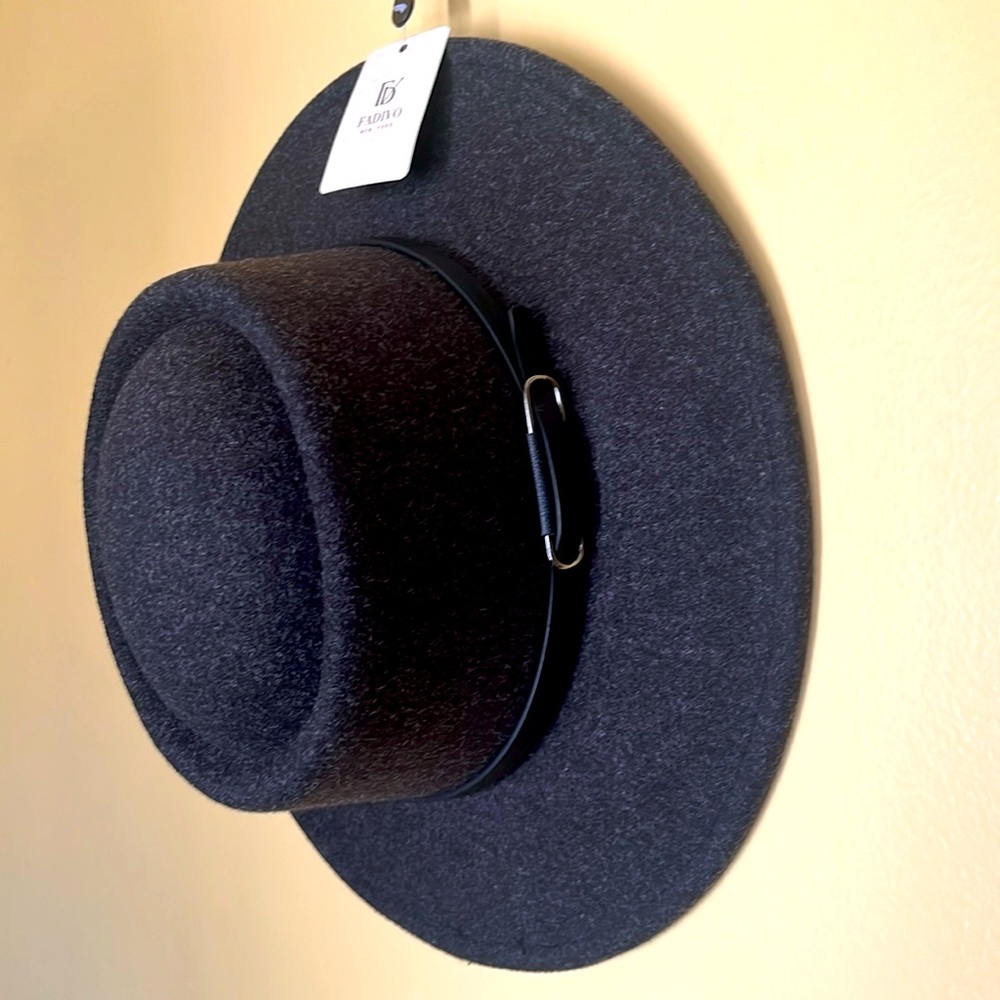 Avenue Zoe retro wool woman hat with belt buckle color gray and black